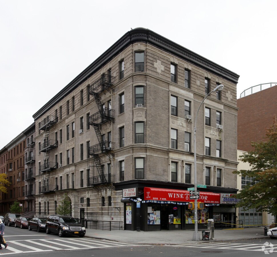 Photo - 158 W 131st St Apartments