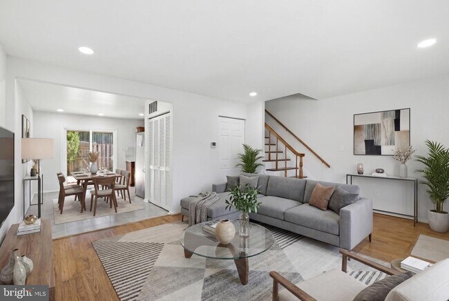 Photo - 102 N Duke Dr