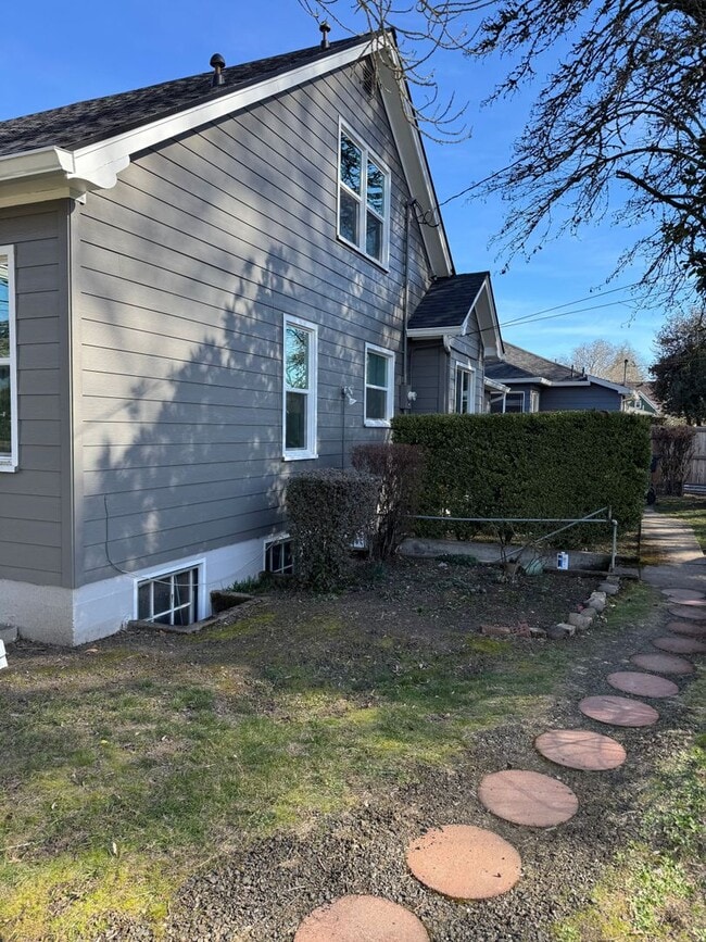 Building Photo - 1143 NW 31st St Unit #3