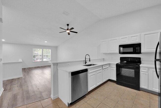 Welcome to this charming 3-bedroom, 2-bath... - Welcome to this charming 3-bedroom, 2-bath...