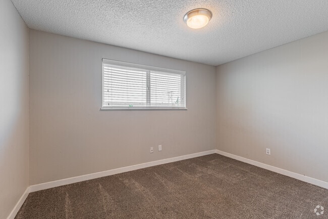 2BR, 1BA - 800SF - Primary Bedroom