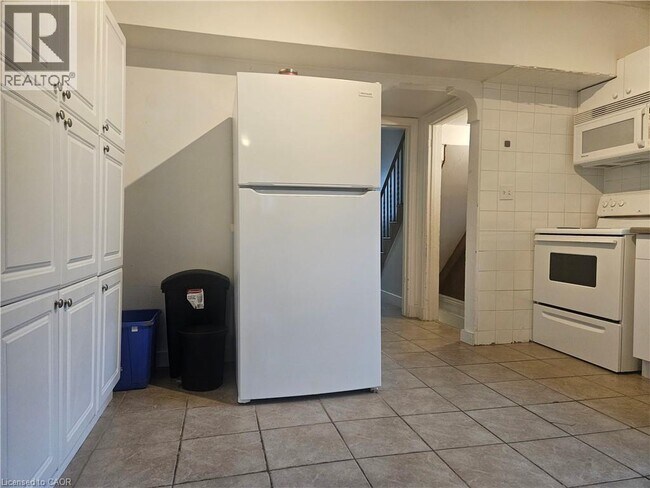 Photo - 35 Kingsmount St N