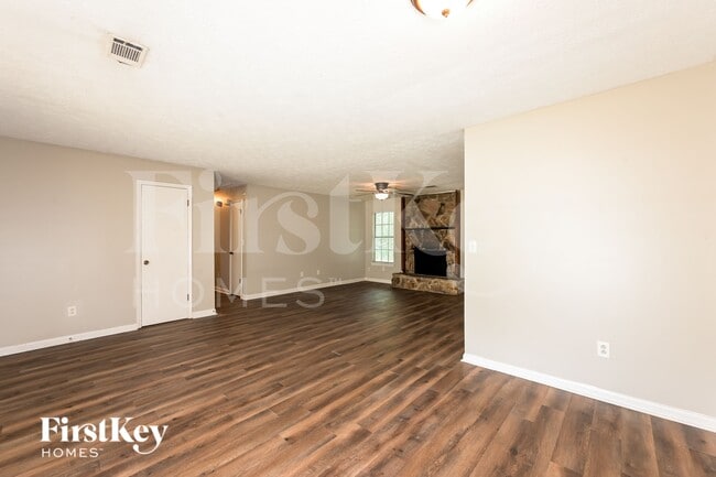 Photo - 3345 Newcastle Way