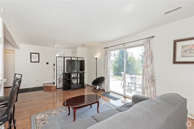 Building Photo - 9859 Independence Dr Rental
