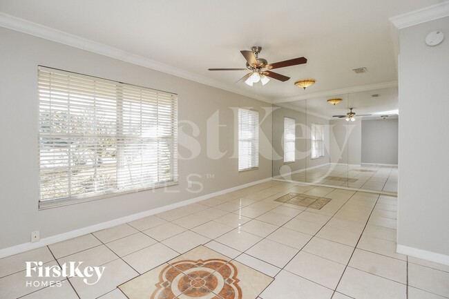 Photo - 372 Fairgreen Pl