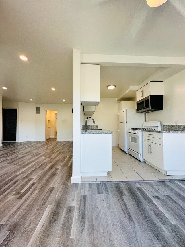 Photo - 2025 S. Shenandoah