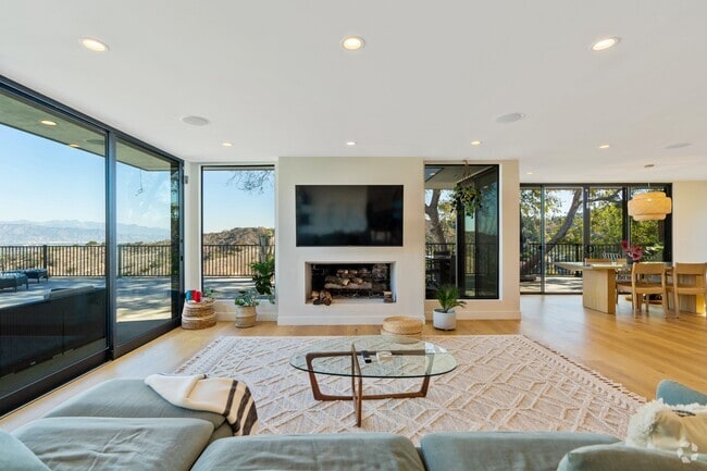 Building Photo - 3632 Beverly Ridge Dr Rental