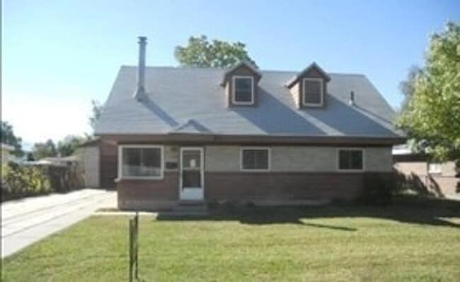 Building Photo - Large 4 Bed 2 Bath with Extra Large 2 Car ... Rental