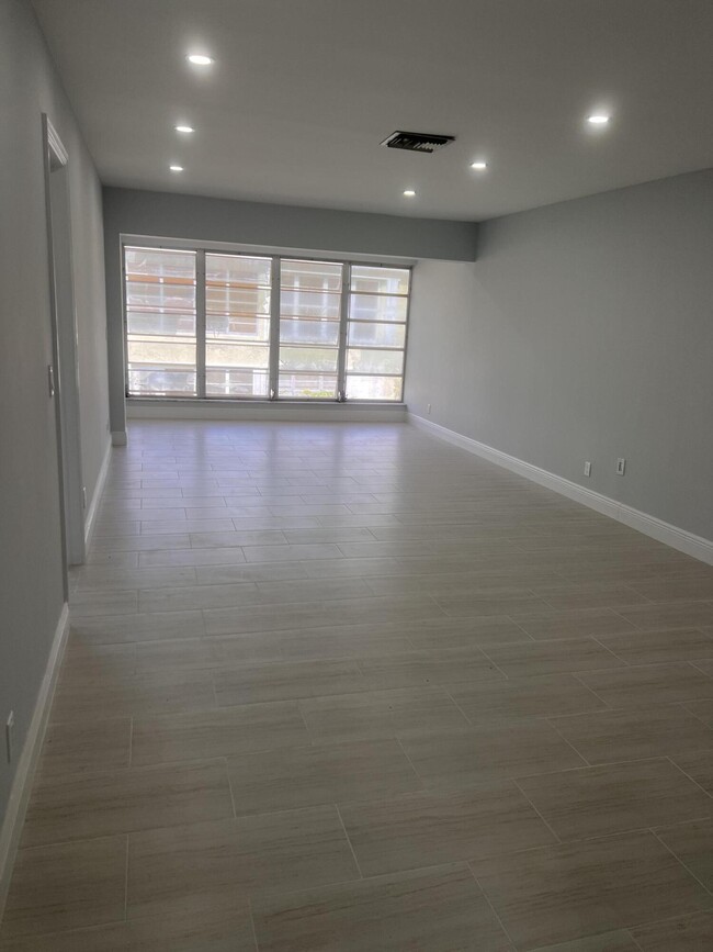 Building Photo - 1051 Orange Terrace Unit 203 Rental