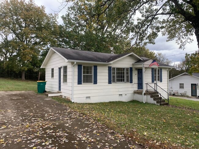 Building Photo - 577 Douglas Ave