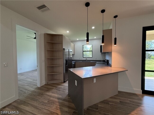 469 Woodman Dr