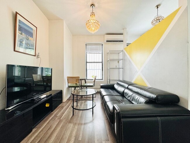 Photo - Furnished room/NOT APARTMENT Unit 2FL