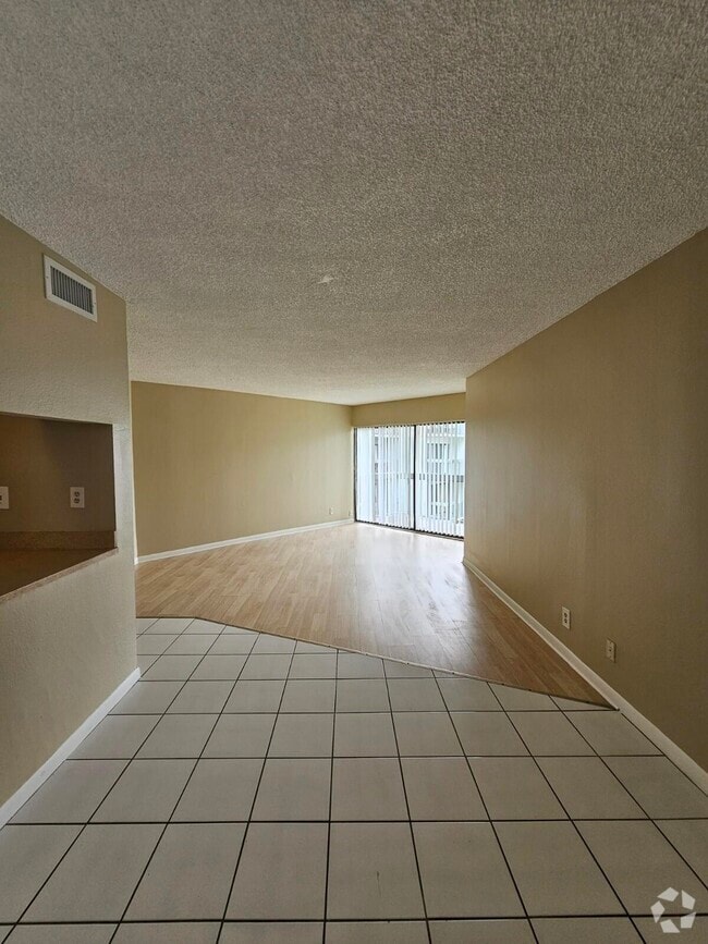 Building Photo - 1820 N Congress Ave Unit 302 Rental
