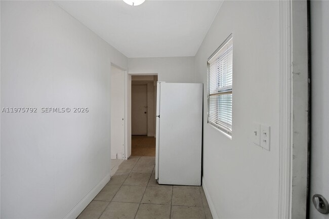 Building Photo - 1160 W 26th St Unit B