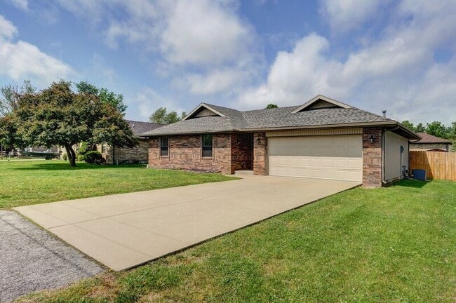 Photo - 205 Smalley St