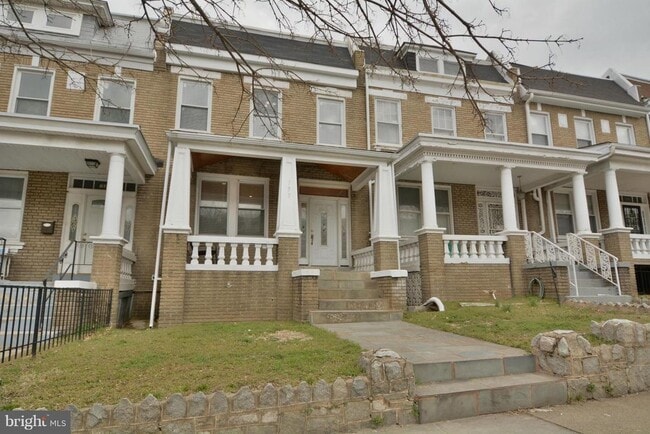 Building Photo - 733 Otis Pl NW Rental