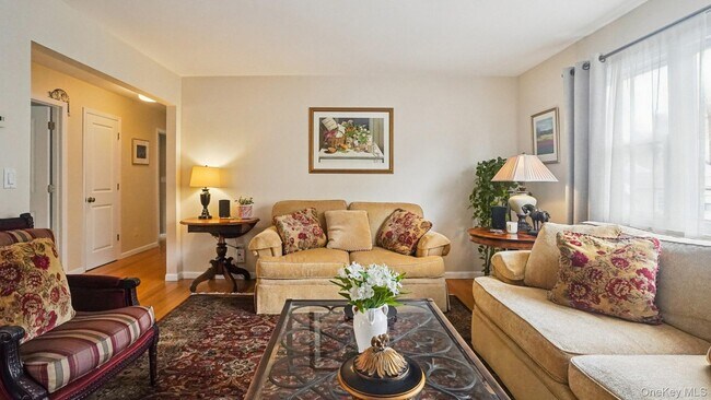 Photo - 100 E Sunnyside Ln