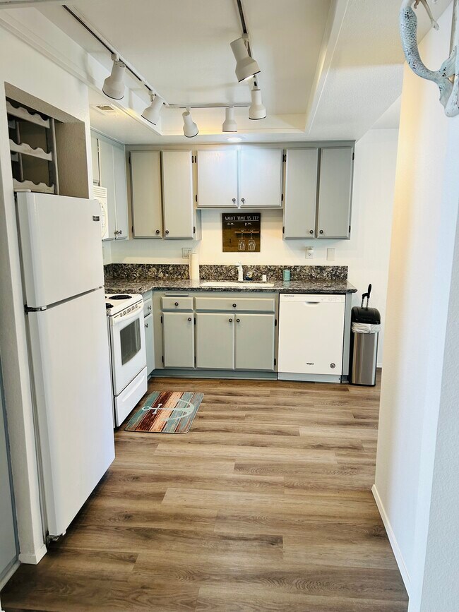 Photo - 520 Via De La Valle Unidad H