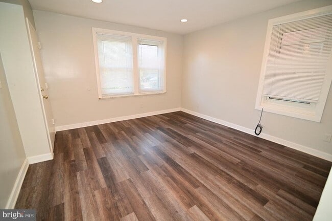 Photo - 431 Mellon St SE