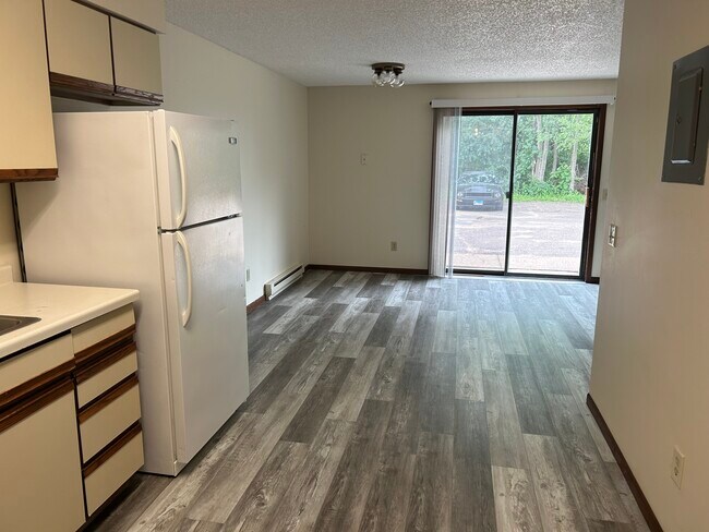 Photo - 2908 Birch St