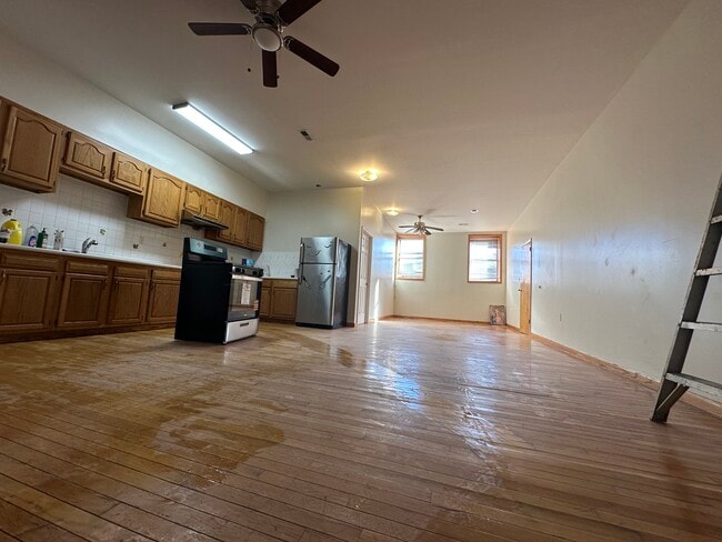 Building Photo - 721 Wharton St Unit 3