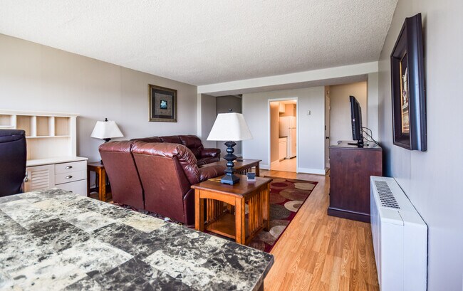 Photo - 1520 Senate Unidad 157