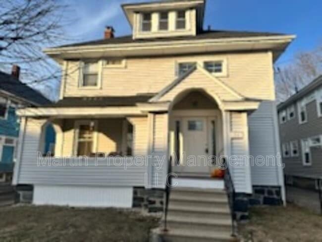 Building Photo - 24 Cushing St