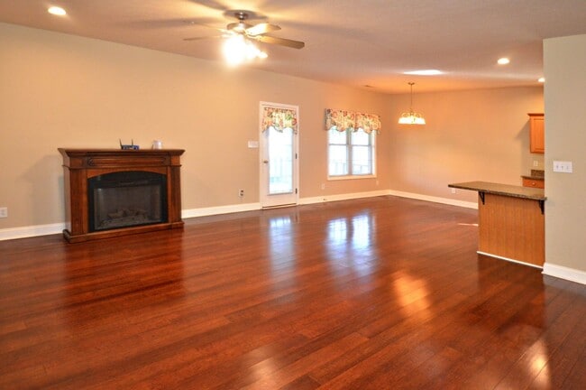 Photo - Live in Wyndhurst!