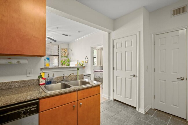 Photo - 2502 Leon St Unit 102