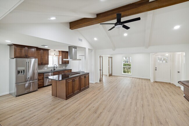 Building Photo - 9719 Springmont Dr