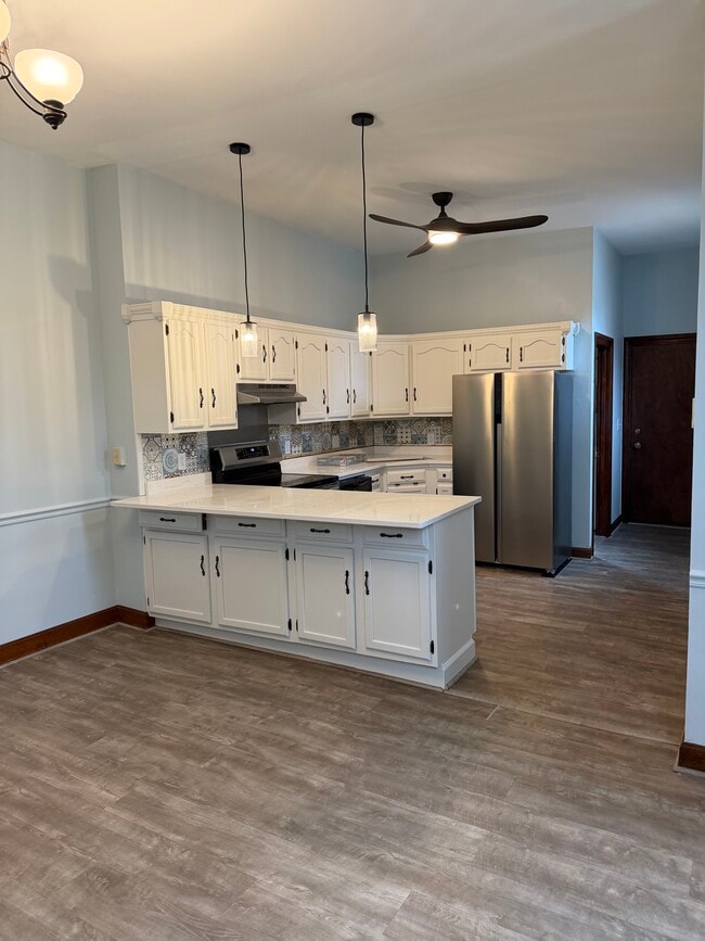 Building Photo - 501 Russell St