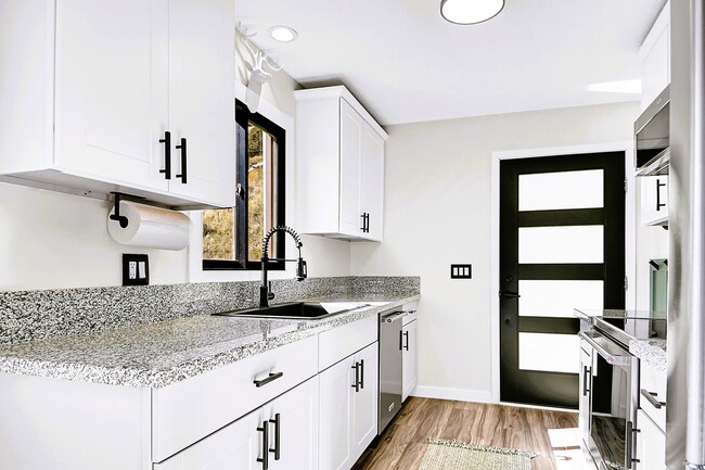 Photo - 1244 Hyland Dr