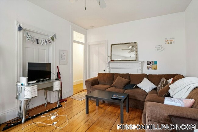 Building Photo - 68 Calumet St Unit 1