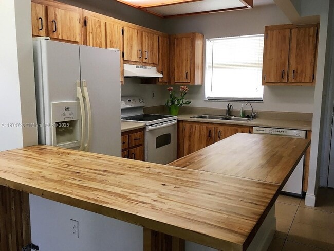 Photo - 6061 Shaker Wood Cir Unit 205