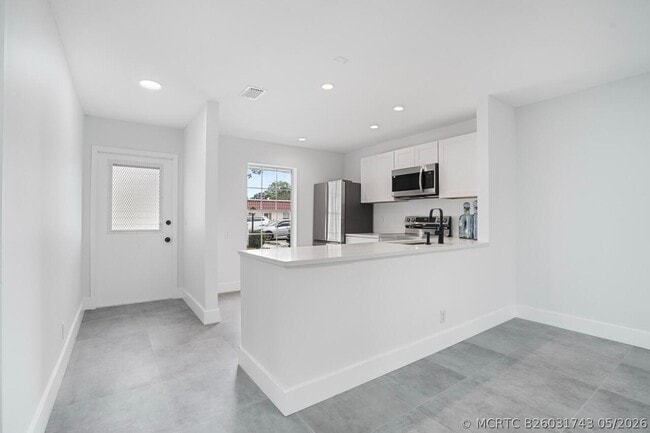 737 Nantucket Cir Unidad B