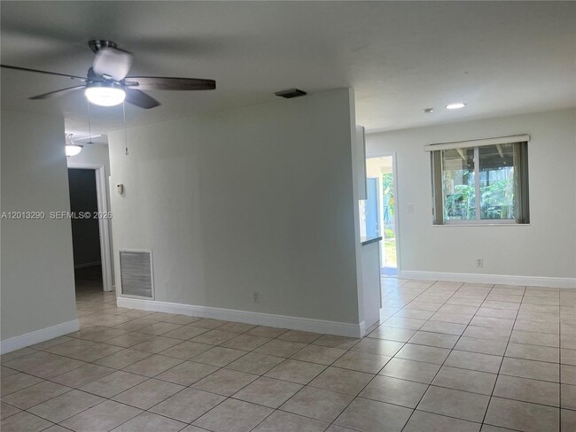 Photo - 753 SW 3rd St
