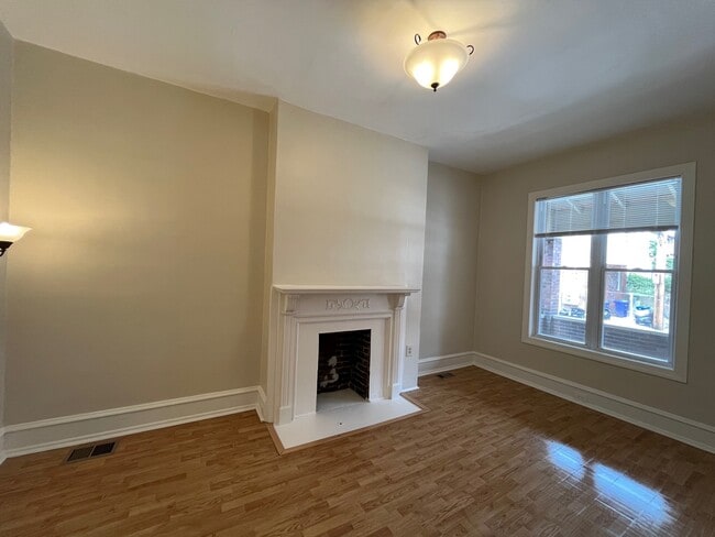 Building Photo - 350 Ophelia St