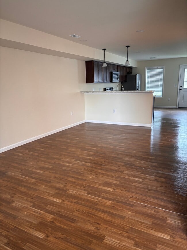 Photo - 105 Rojan Rd