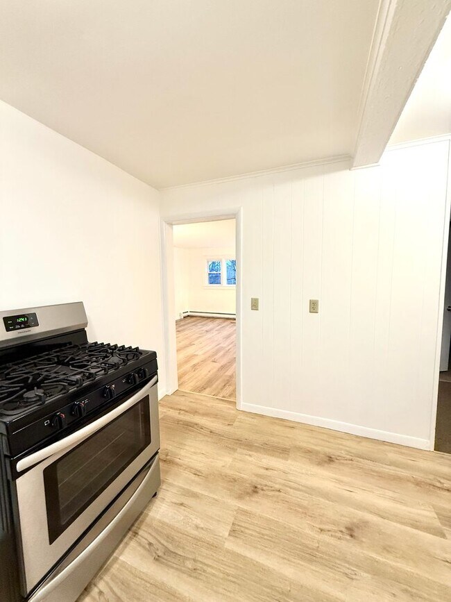 Photo - 473 Wilbur Ave Unit 1