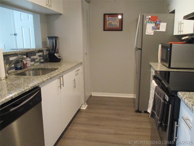 Building Photo - 123 Yacht Club Way Unit 206
