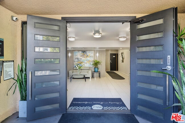 Building Photo - 1727 S Bentley Ave Unit 205