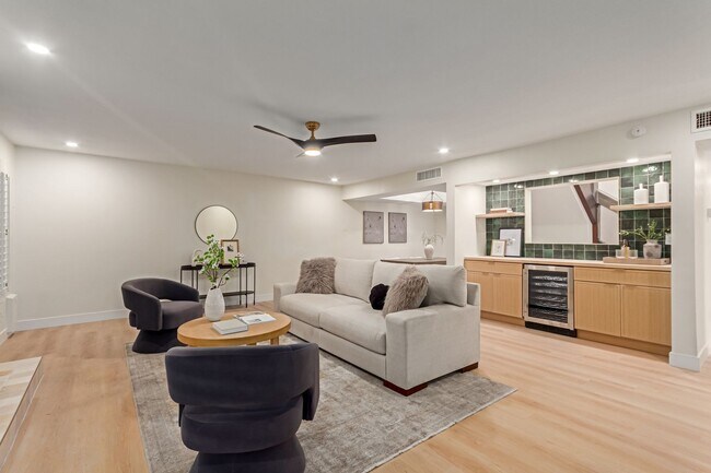 Charming 3-Bedroom Mid-Century Gem in the ... - Charming 3-Bedroom Mid-Century Gem in the ... Casa