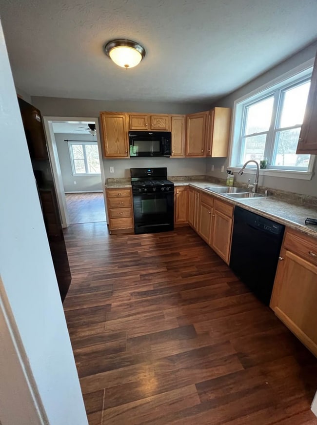 Photo - 249 W 2nd St
