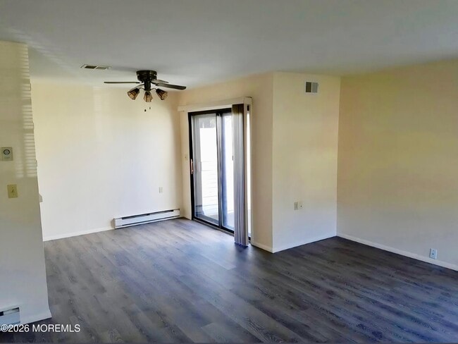 Photo - 453A Chesterfield Ct