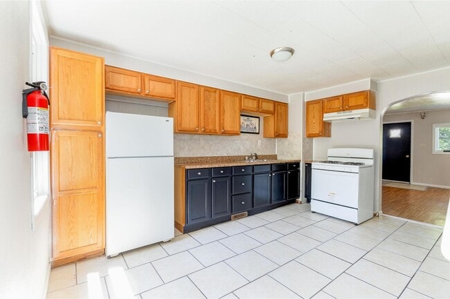 Building Photo - 148 Midland Ave Unit 150 Midland Ave