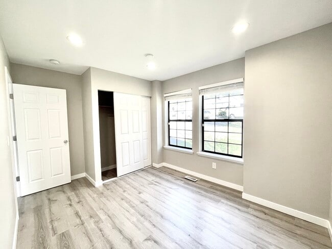 Photo - 2742 Sylvan Dr W