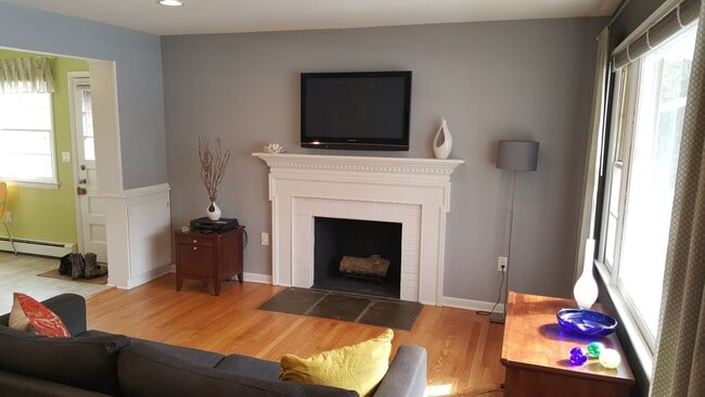 Photo - Incredibly well maintained rancher in Monrovia available mid June!