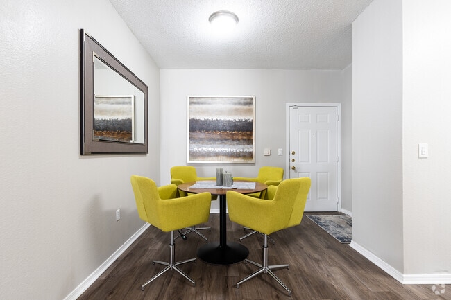 2BR, 2BA - 1,138SF