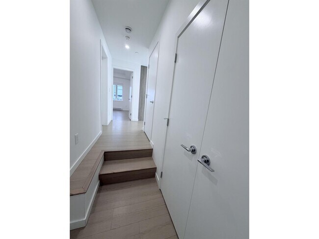 Photo - 10829-10140 140 St Unit 116