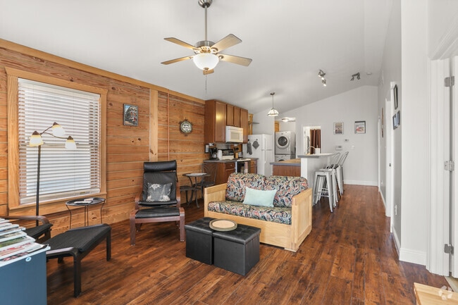 Building Photo - 1520 N Derbigny St Rental